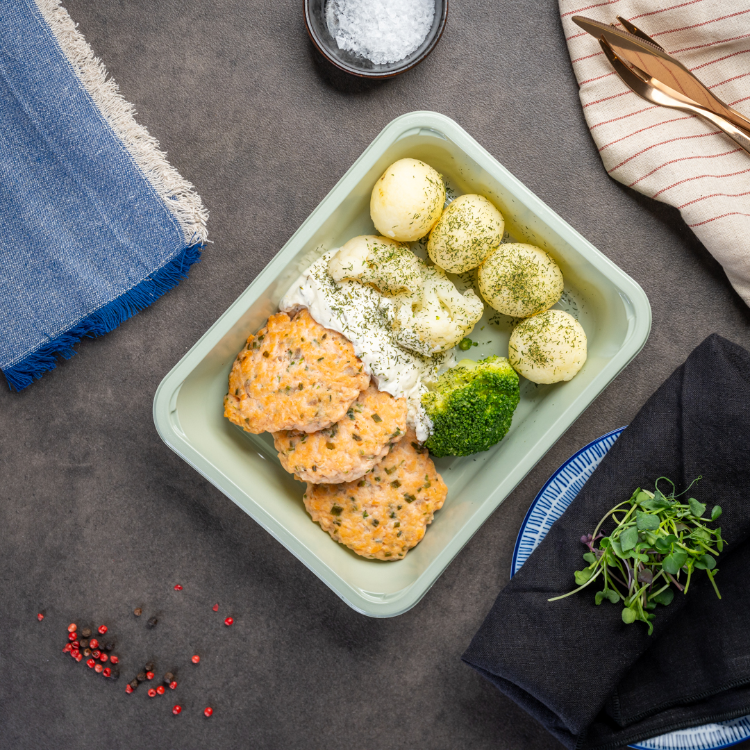 Lakseburger med rømmesaus – stor porsjon 500 gram